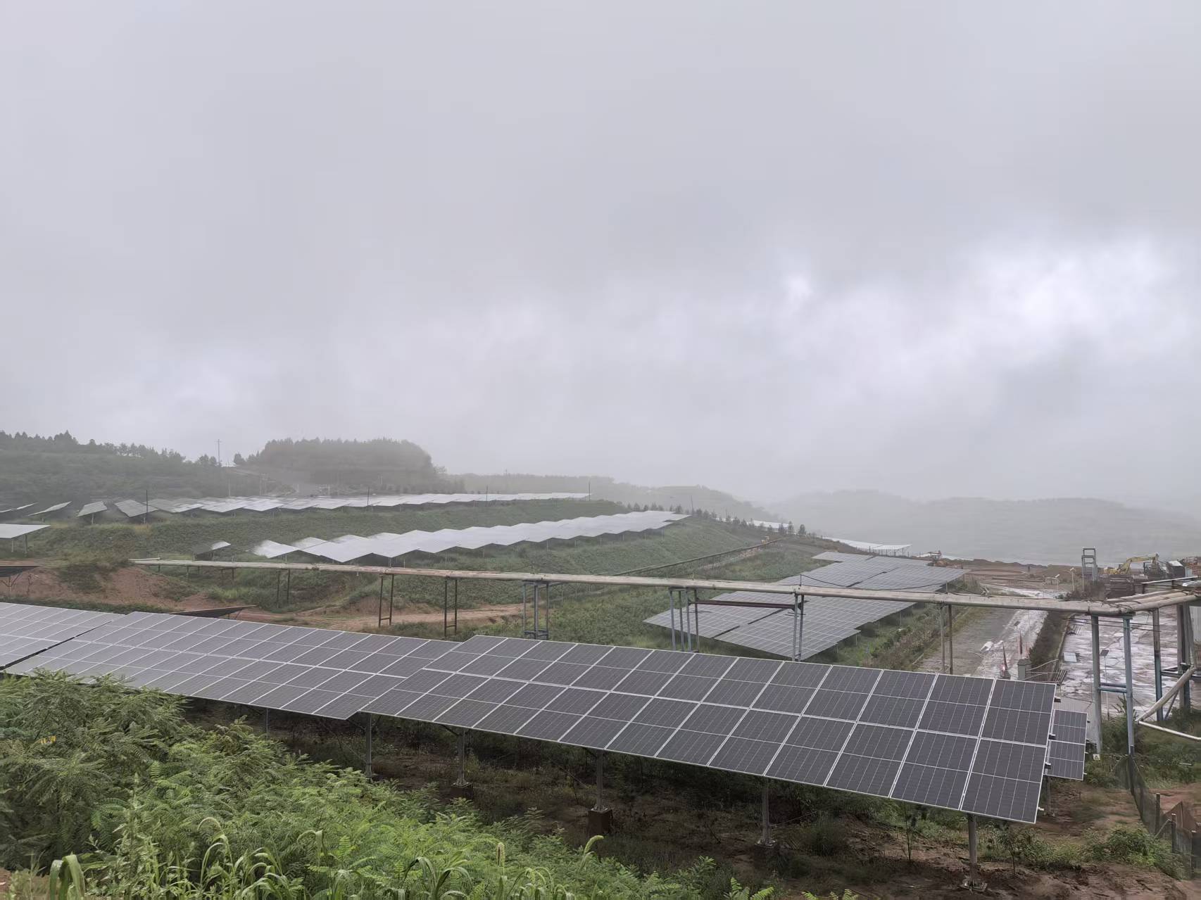 光伏監(jiān)控無線組網(wǎng)方案助力山丘光伏發(fā)電智能化管理